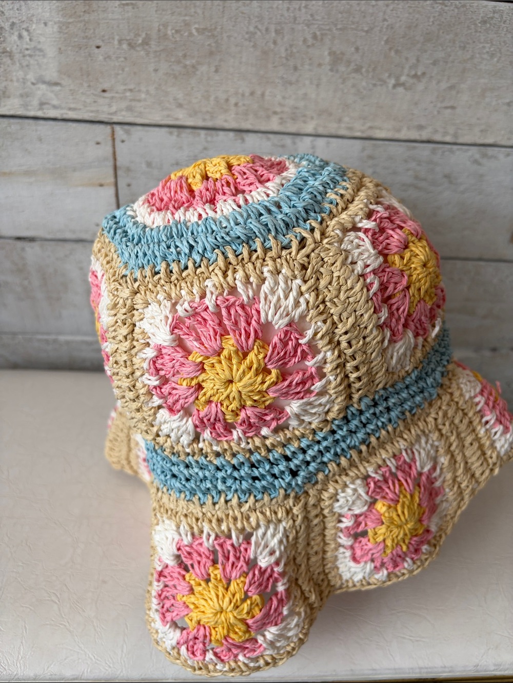 UO Floppy crochet granny squares bucket hat - Picture 4 of 8
